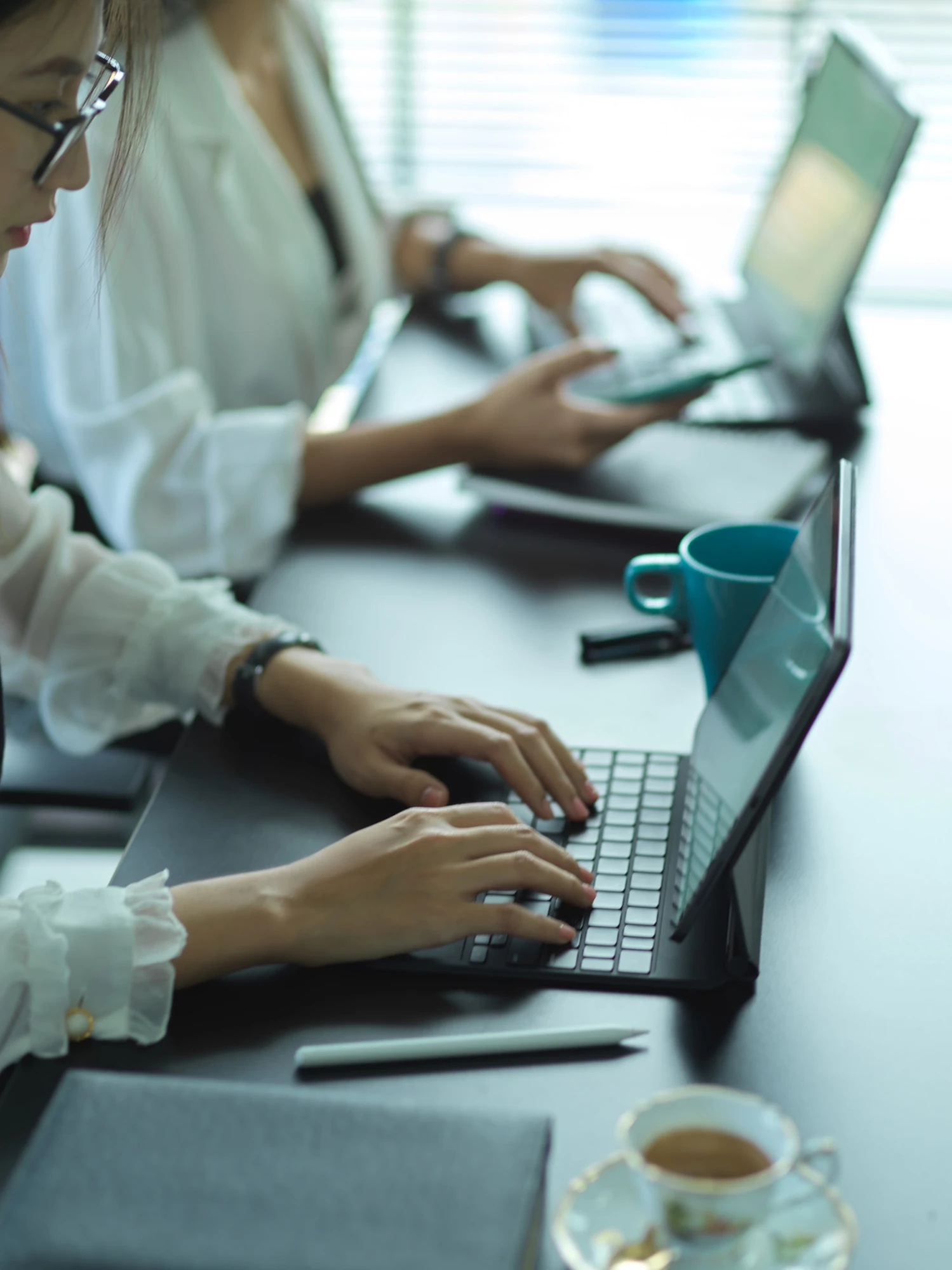 cropped-shot-young-businesswomen-team-working-their-project-together-office-room cropped-shot-young-businesswomen-team-working-their-project-together-office-room